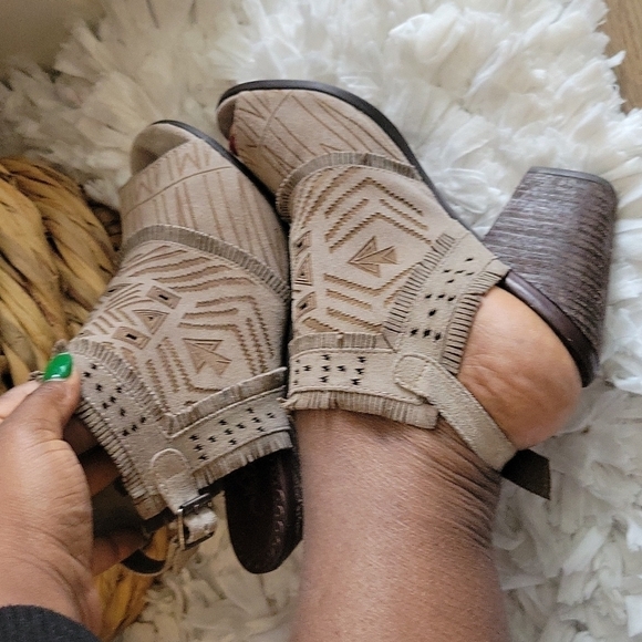 Naughty monkey peep toe cutout booties block heel boho size 9.5 - Picture 3 of 14